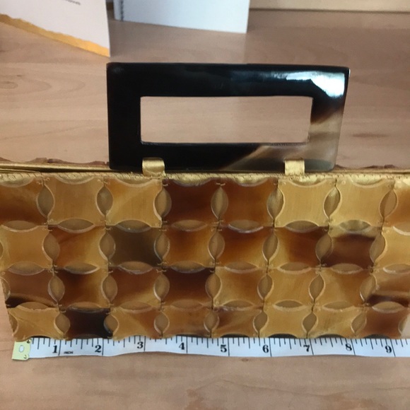 SALE💥Clutch gold fabric & amber coloured shell - Picture 2 of 5